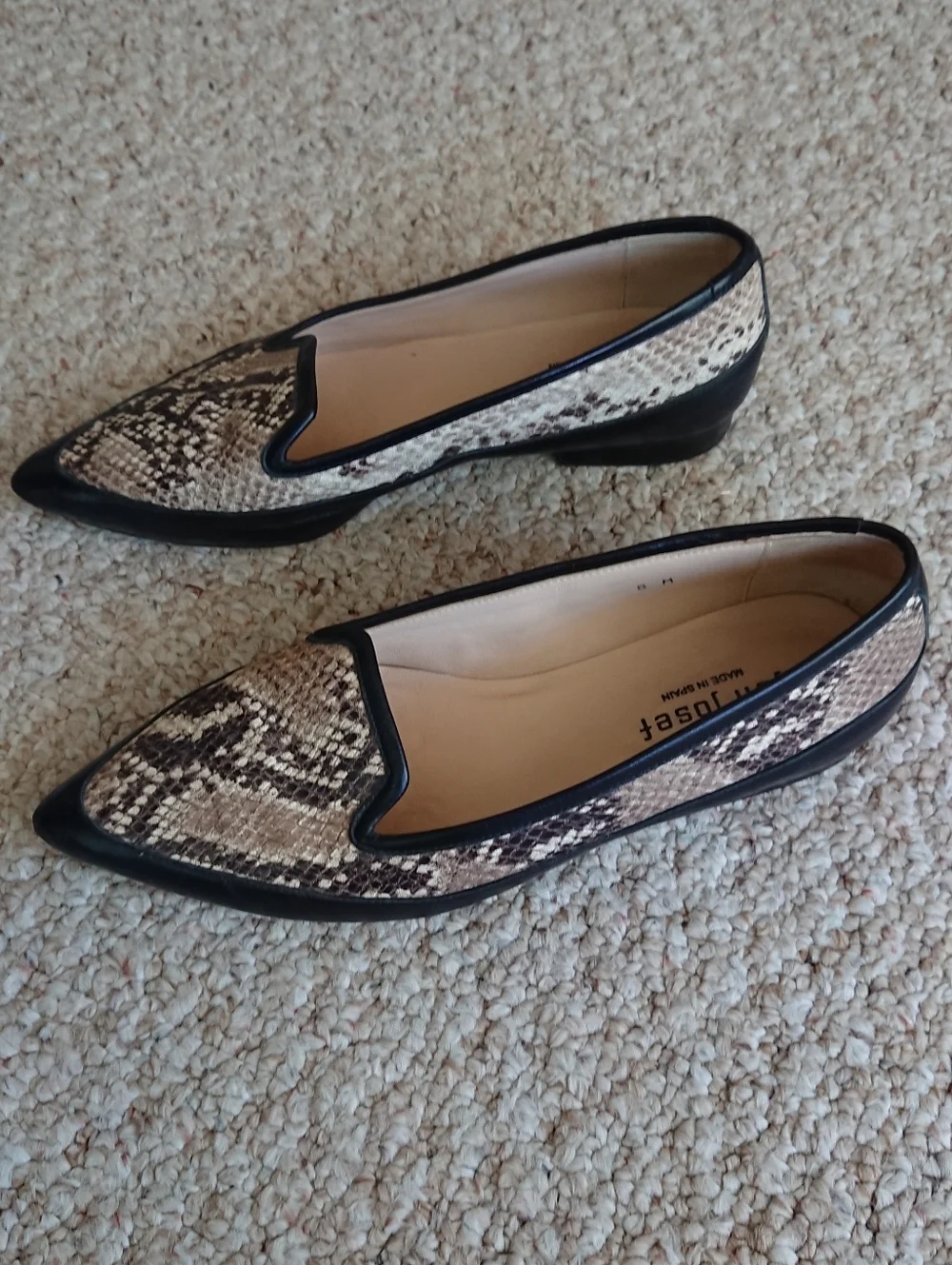 Jon Josef Gatsby Loafers Snake-Print Pointed Toe in Beige and Black size 7.5
